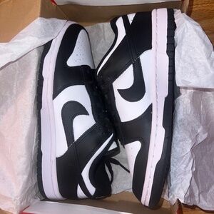 NEVER WORN STILL IN ORIGINAL BOX WOMENS NIKE DUNK LOW
